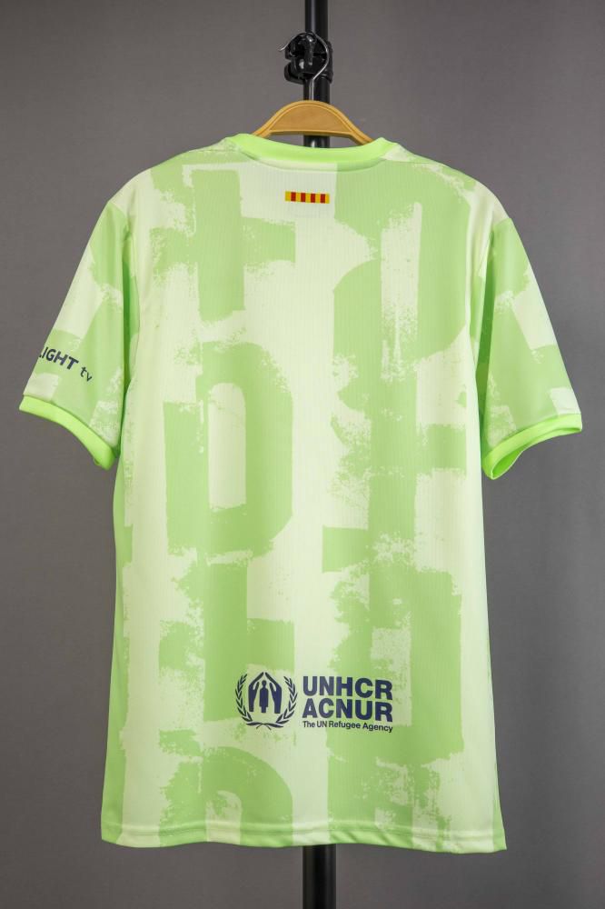 تيشيرت وشورت برشلونة الثالث نسخه مشجع 2025