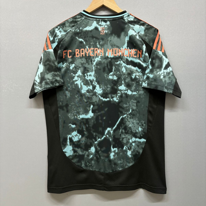 تيشيرت بايرن ميونخ الثاني نسخه لاعب 24-25