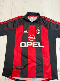 تيشيرت ميلان الاساسي 2000 كلاسك