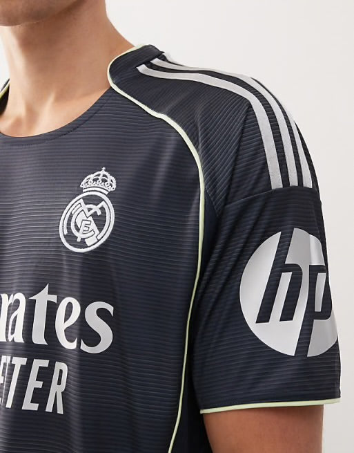 تيشيرت وشورت ريال مدريد اطفال الثاني 2026