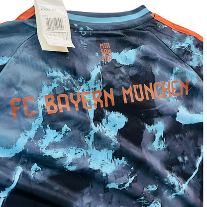 تيشيرت وشورت بايرن ميونخ الثاني نسخه مشجع 2025