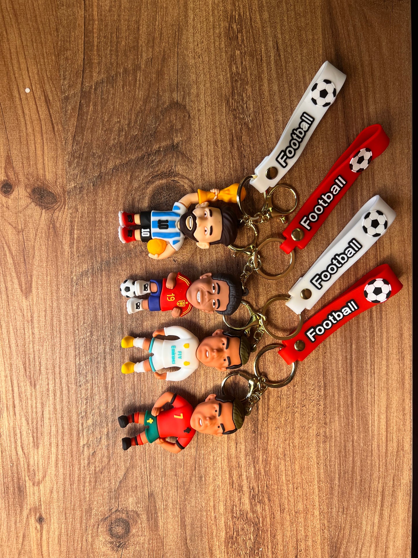 مداليه مع مجسم مصغر للاعب.