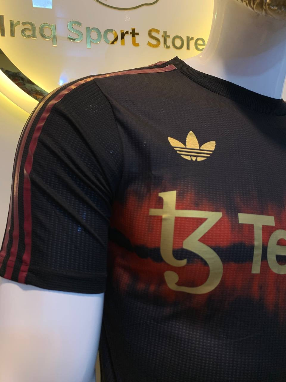 تيشيرت مانشستر يونايتد نسخه خاصه 2025