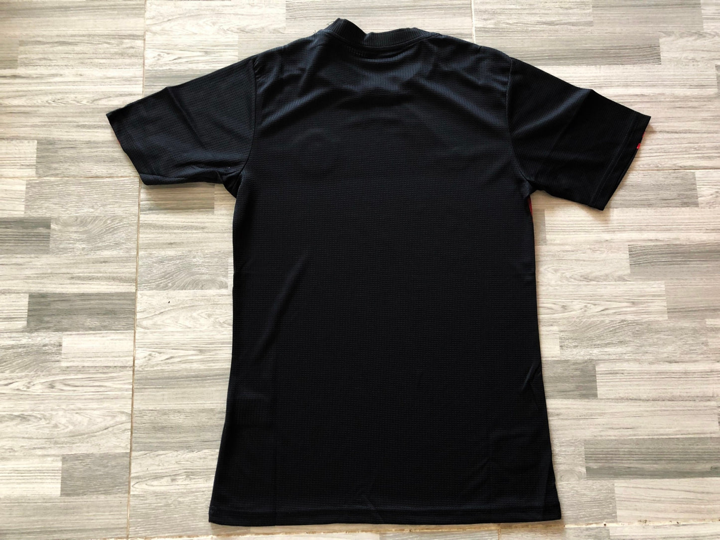 تيشيرت مانشستر يونايتد نسخه خاصه 2025