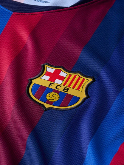 تيشيرت برشلونة نسخه مشجع 2027 الاساسي