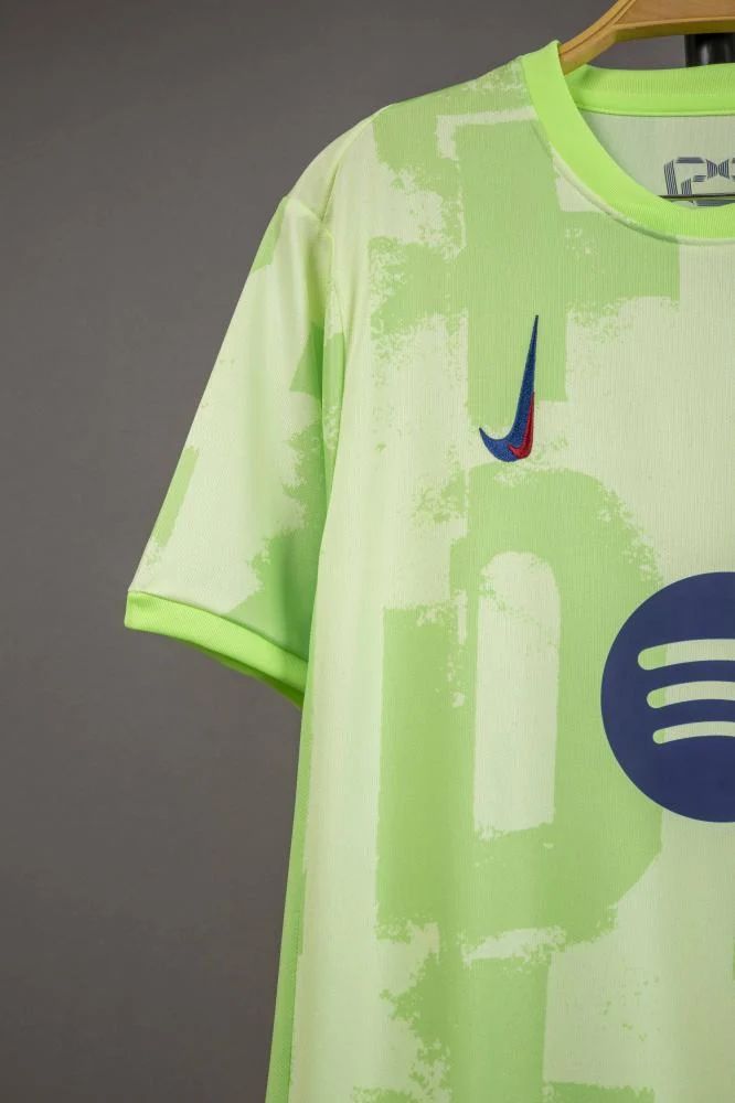 تيشيرت وشورت برشلونة الثالث نسخه مشجع 2025