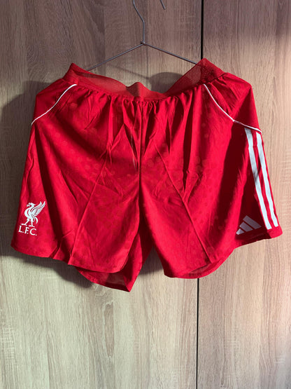 شورت ليفربول الاساسي نسخه لاعب 26