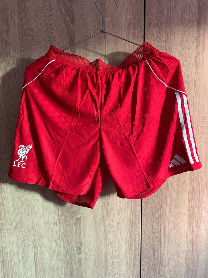 شورت ليفربول الاساسي نسخه لاعب 26