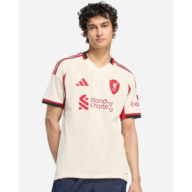 تيشيرت و شورت ليفربول الاساسي 2026نسخه لاعب