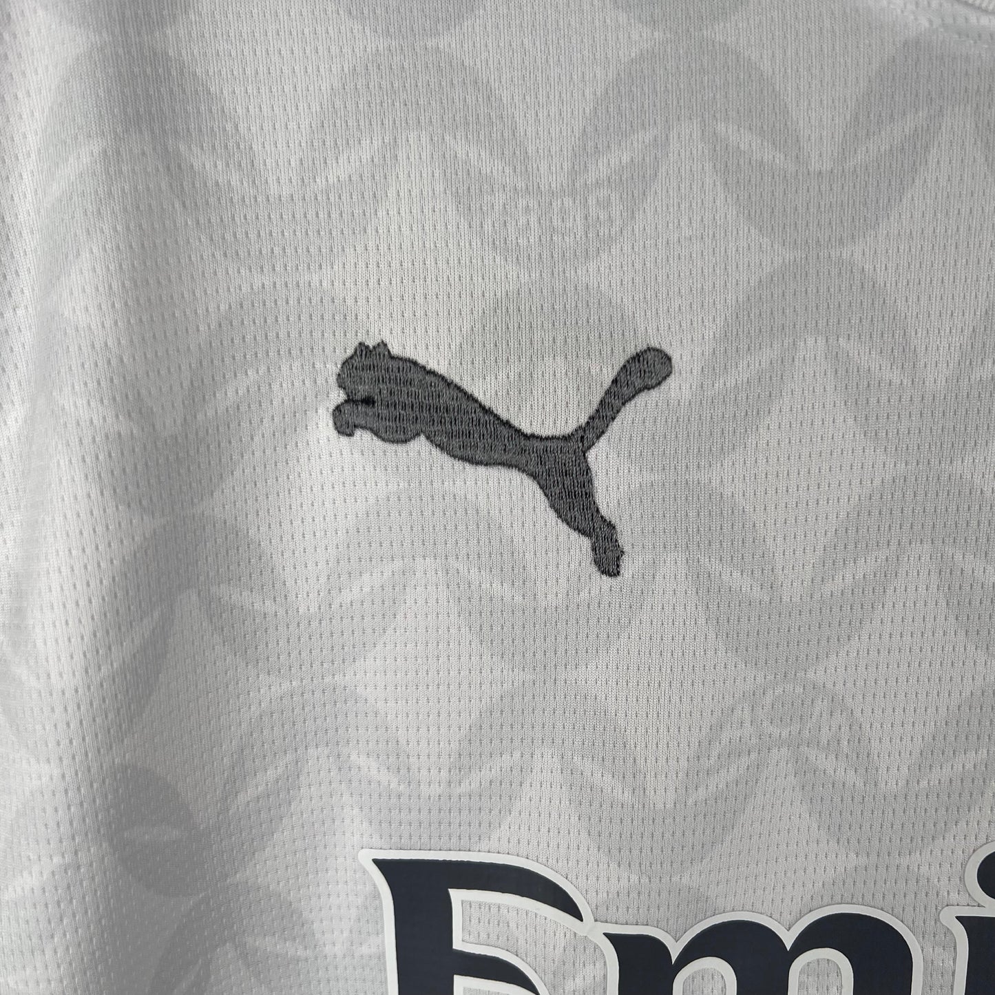 قميص نادي ميلان خارج أرضه لموسم 2023/24