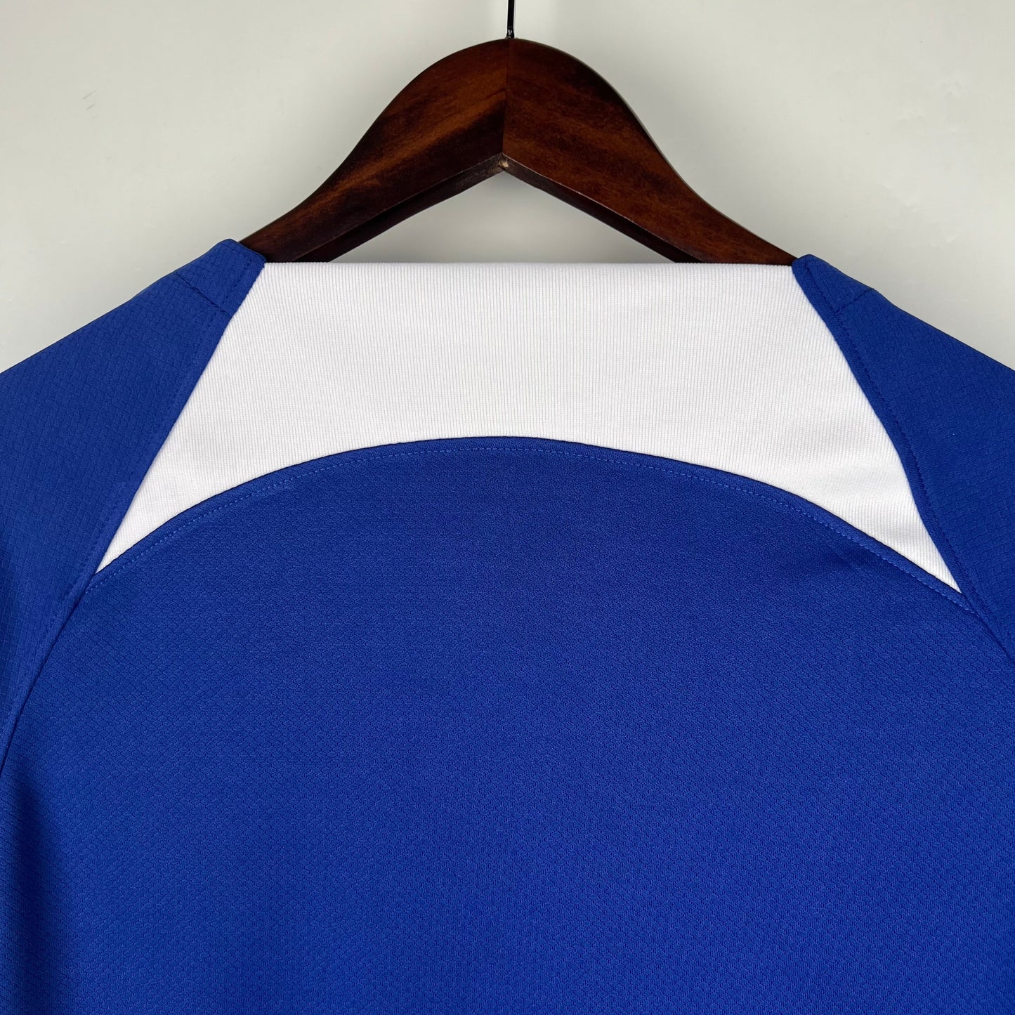 قميص الفريق الأساسي 2023/24