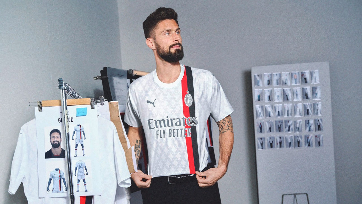 قميص نسخة اللاعب الضيف لنادي ميلان 2023/24