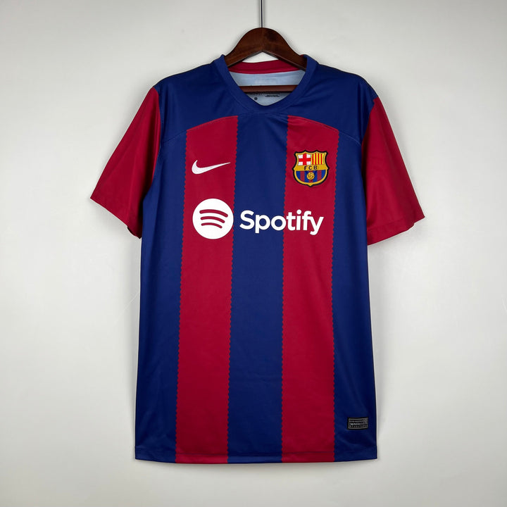 قميص برشلونة الأساسي لموسم 2023/24
