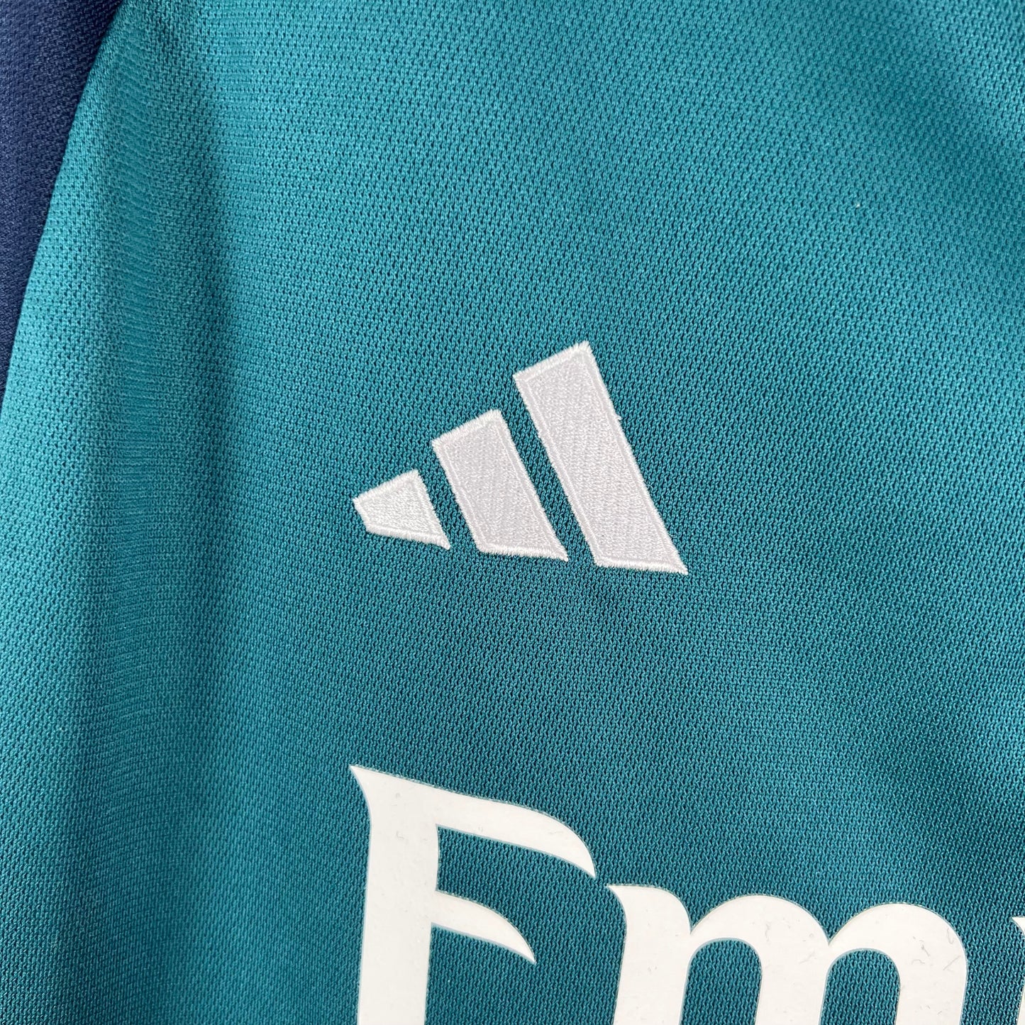 جيرسي الثالث لأرسنال 2023/24